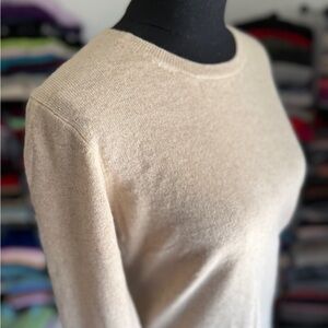 Elegant Cashmere Cream V-Neck Sweater, M, Claudia Nichole